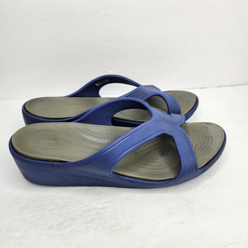 Crocs Sanrah Wedge Sandals Women Size 8 Blue Dual Comfort Strap Slide Shoes